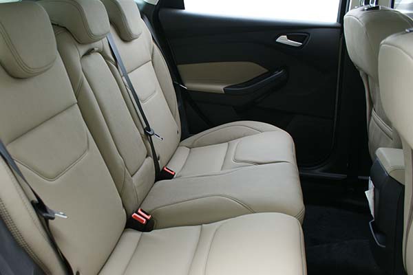 Ford Focus Alba eco-leather Pearl Achterbank