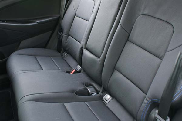 Hyundai Tucson Alba eco-leather Zwart Blauw Stiksel Achterbank